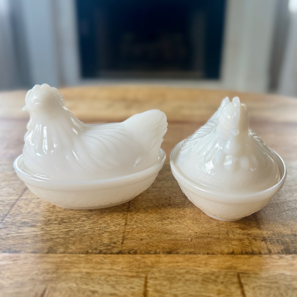 SOLD Vintage Milk Glass Hen on Nest - Set of 2 - Picture 6 of 6